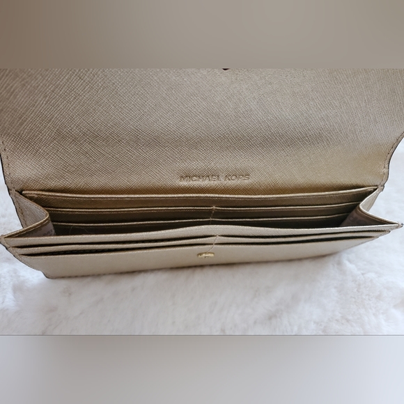 Michael Kors Brand New Cynthia handbag and wallet. - Picture 14 of 14